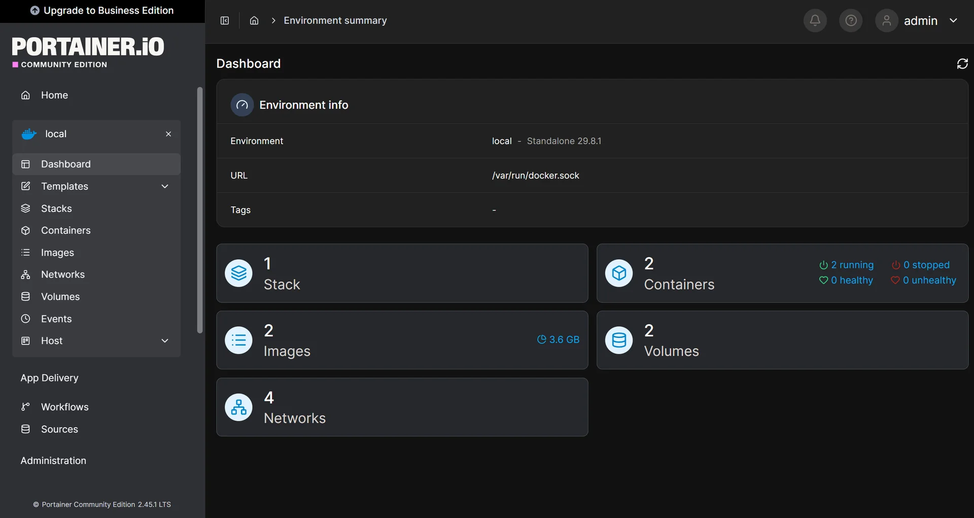 Portainer environment dashboard showing stack, container, image, volume and network counts for the local Docker endpoint